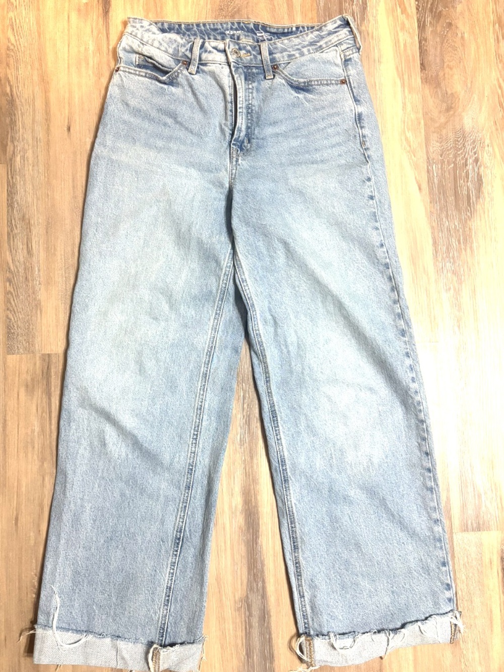 Old Navy Extra Hi-Rise Wide Leg Cuffed  Light Wash Jeans size 4